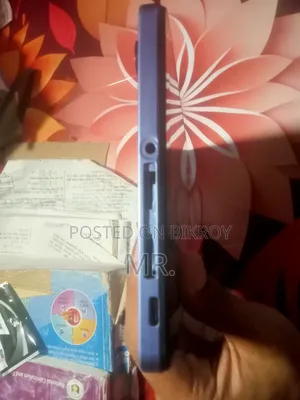 ট্যাবলেট ৫১২ জিবি নীল
