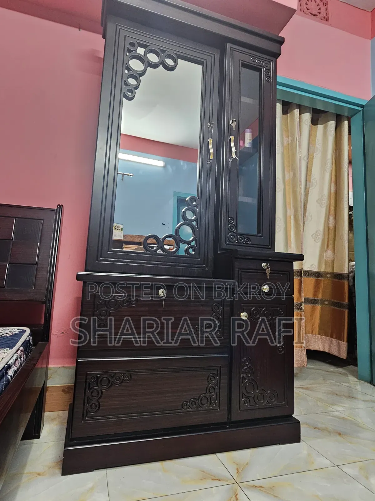 ড্রেসিং টেবিল