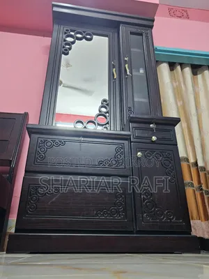 ড্রেসিং টেবিল