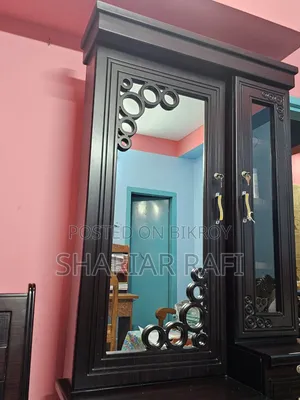 ড্রেসিং টেবিল