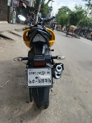 সুজুকি জিক্সার ২০২৪ হলুদ