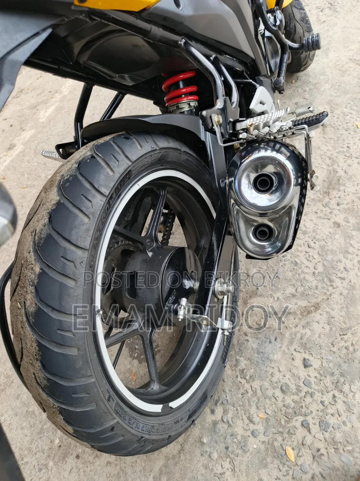 সুজুকি জিক্সার ২০২৪ হলুদ