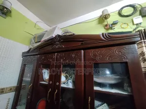 কাঠের শোকেস