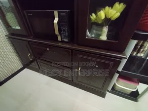 কাঠের শোকেস