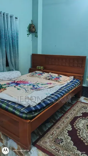একটা সেমি বক্স কাঠের খাট বিক্রয় করবো