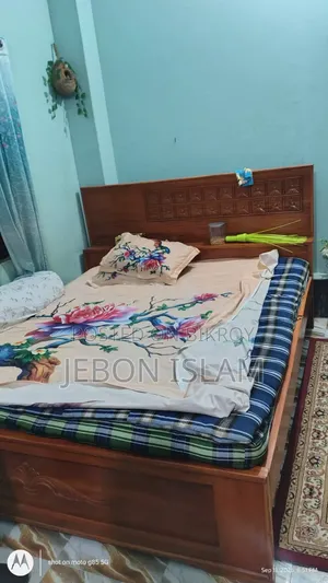 একটা সেমি বক্স কাঠের খাট বিক্রয় করবো