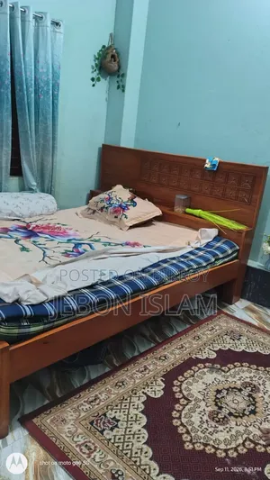একটা সেমি বক্স কাঠের খাট বিক্রয় করবো