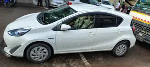 টয়োটা অ্যাকুয়া ২০১৯ সাদা