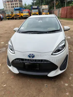 টয়োটা অ্যাকুয়া ২০১৯ সাদা