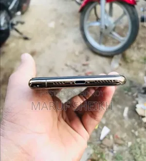 অ্যাপল আইফোন এক্সএস ২৫৬ জিবি হোয়াইট