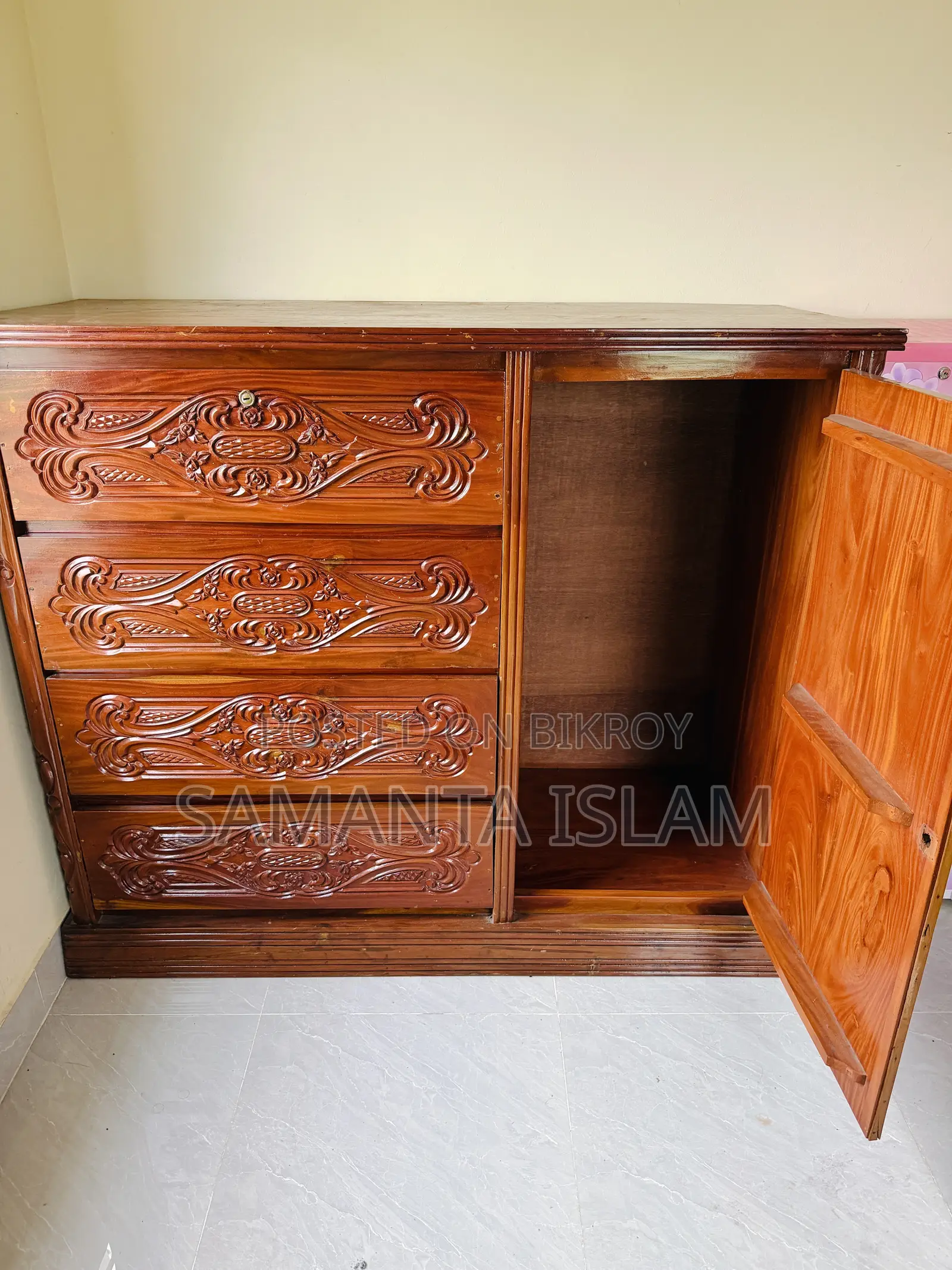 মেহগুনিকাঠের ওয়ারড্রব