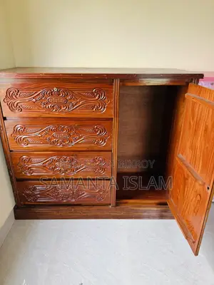 মেহগুনিকাঠের ওয়ারড্রব