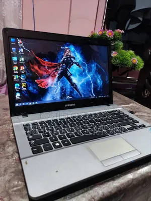 Laptop Samsung NP300E4V 4GB Intel Pentium SSD 256GB