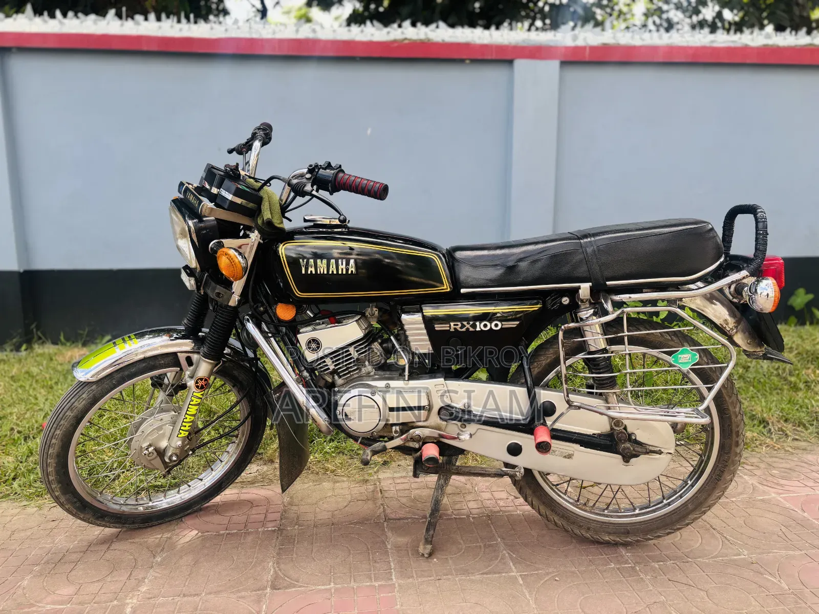 Yamaha 1995 Black