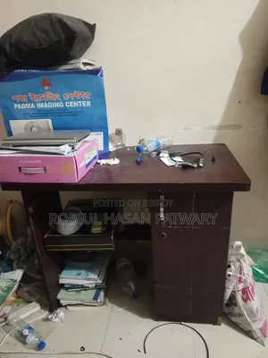 পড়ার টেবিল