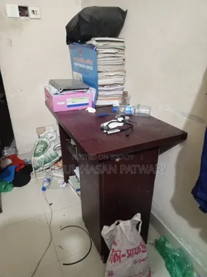 পড়ার টেবিল