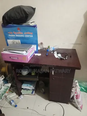 পড়ার টেবিল