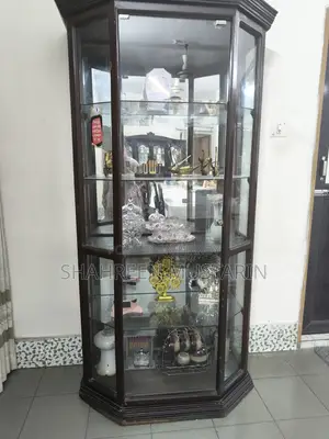 Corner Showcase