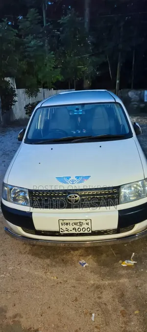 টয়োটা প্রবক্স ২০০৪ হোয়াইট