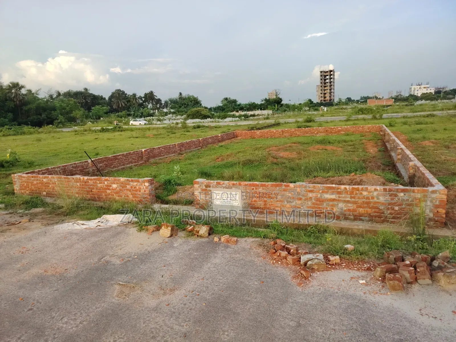কম দামে কর্নার ৩ কাঠা ২৮ নং সেক্টরে