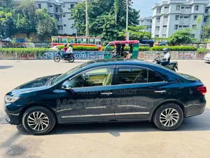 টয়োটা প্রিমিও ২.০ ফোর-হুইল ড্রাইভ ২০১৭ নীল