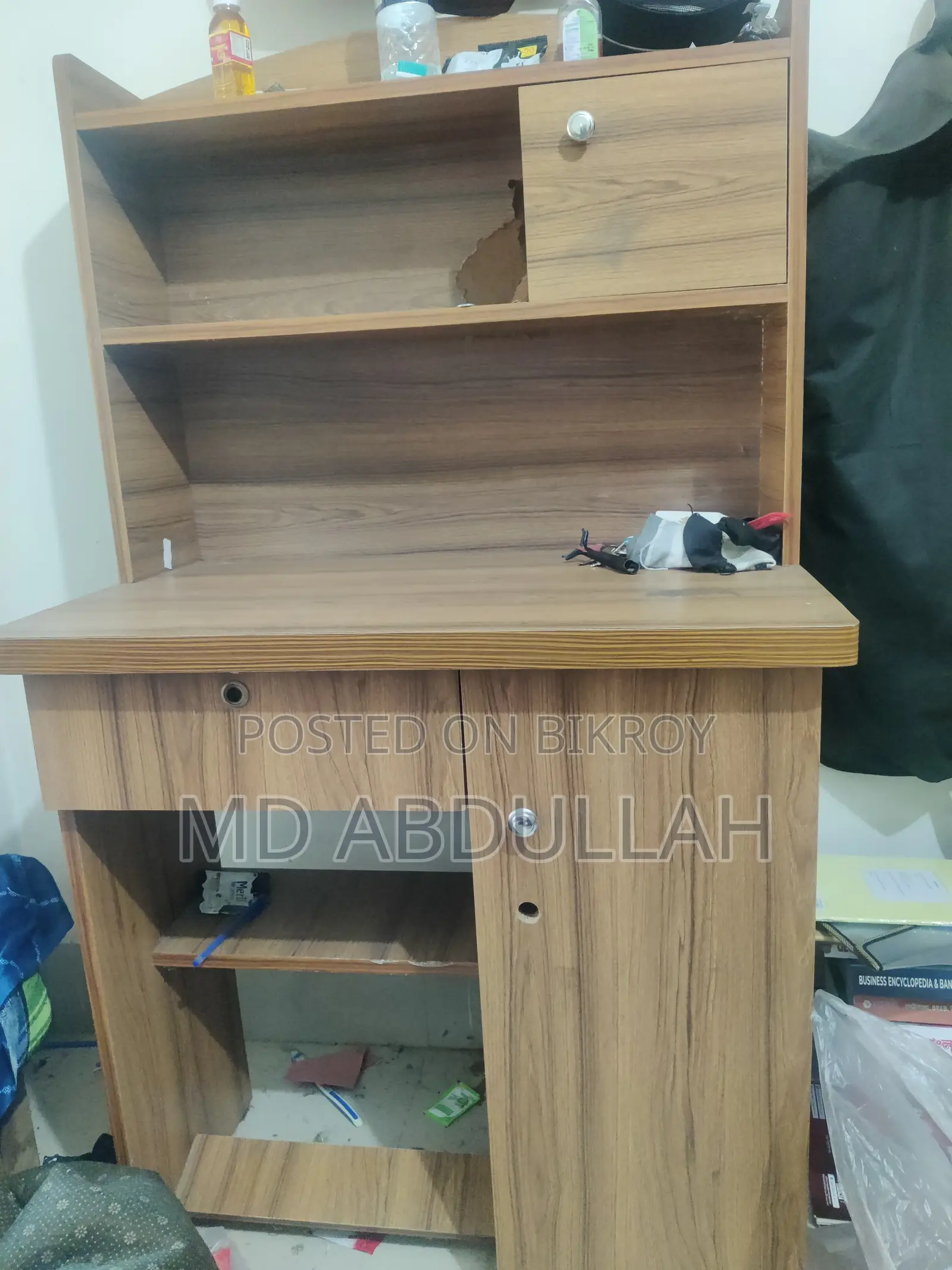 টেবিল এবং চৌকি