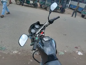 বাজাজ ডিসকভার ১০০ ২০১৪ ব্ল্যাক