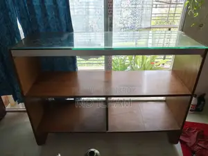 শোকেস (দোকানের শোকেস) মুভেবল
