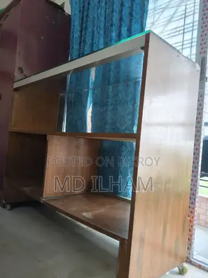Show Case Moveable