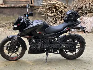 বাজাজ পালসার এন১৬০ ২০২৫ ব্ল্যাক