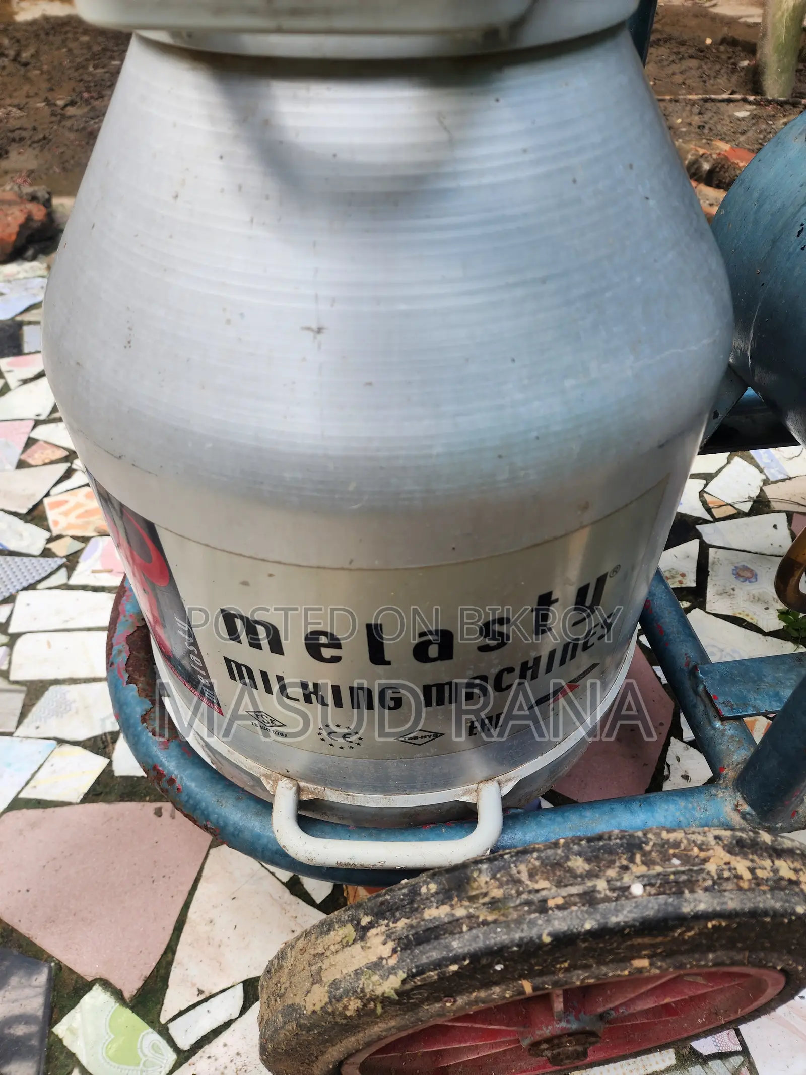 মিল্কিং মেশিন