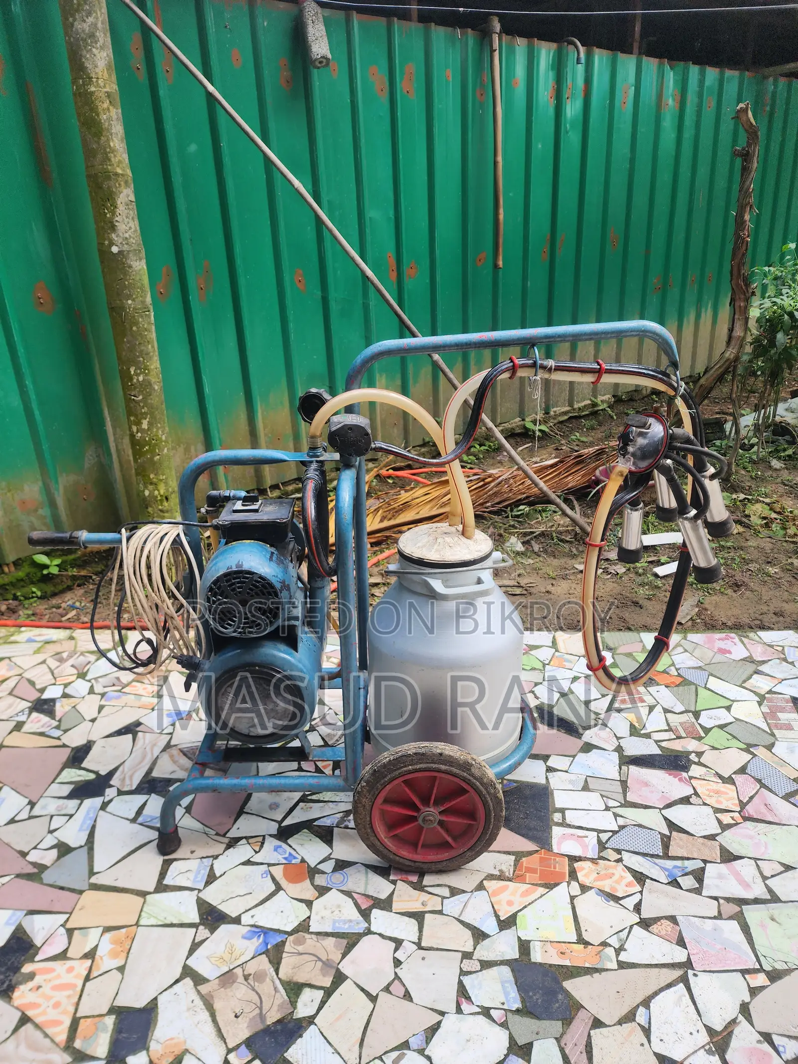 মিল্কিং মেশিন