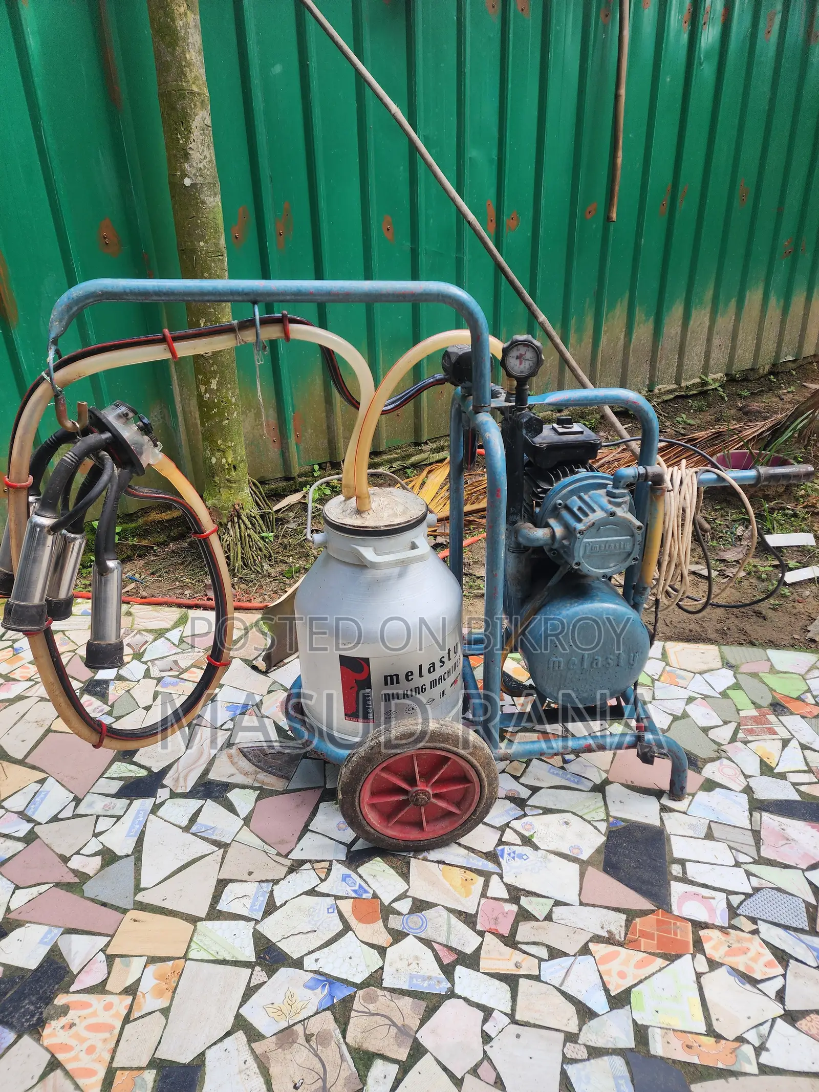 মিল্কিং মেশিন