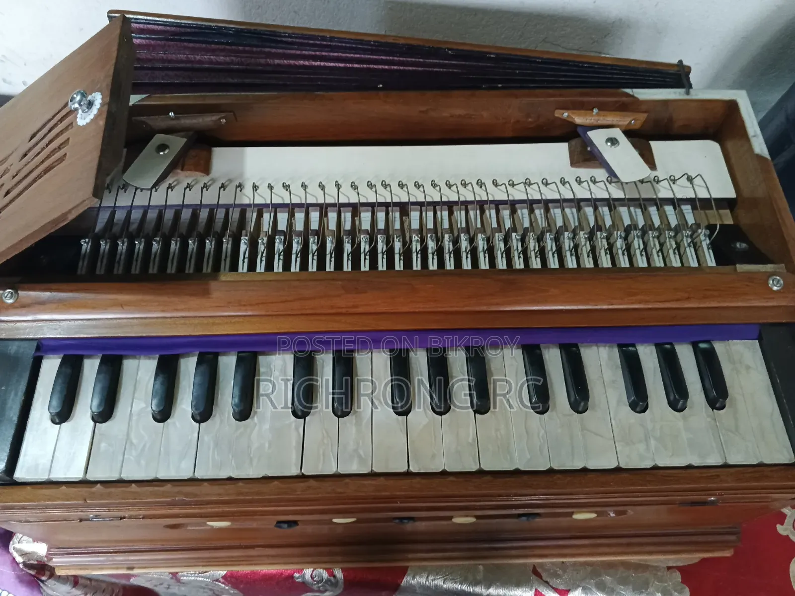 Harmonium Like New Conditions. 3 Months Used.