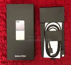 New Samsung Galaxy Z Flip 5 256 GB