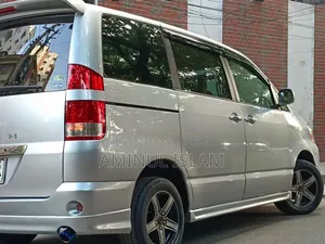 টয়োটা নোয়া ২০০৪ সিলভার