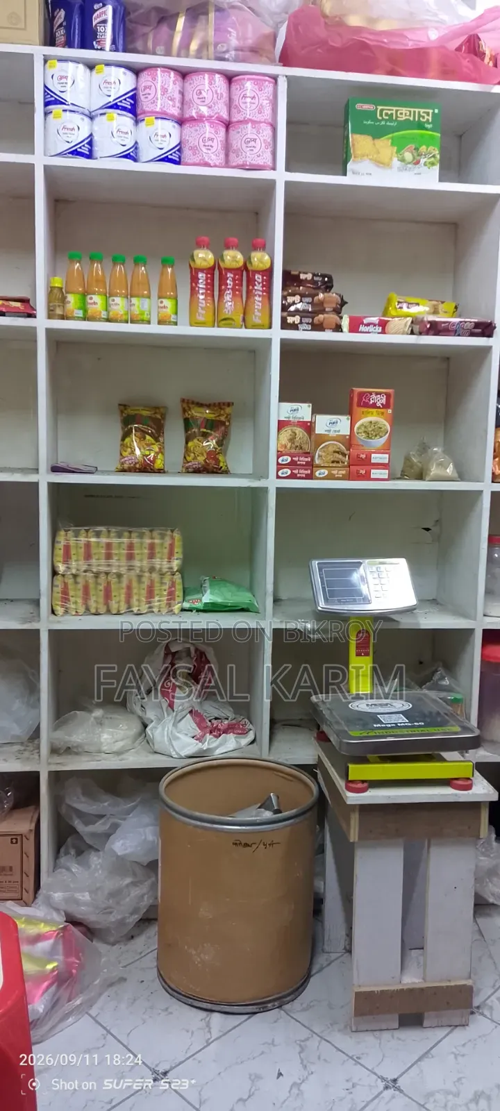 দোকানের জন্য তাক।
