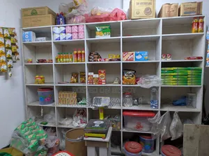 দোকানের জন্য তাক।