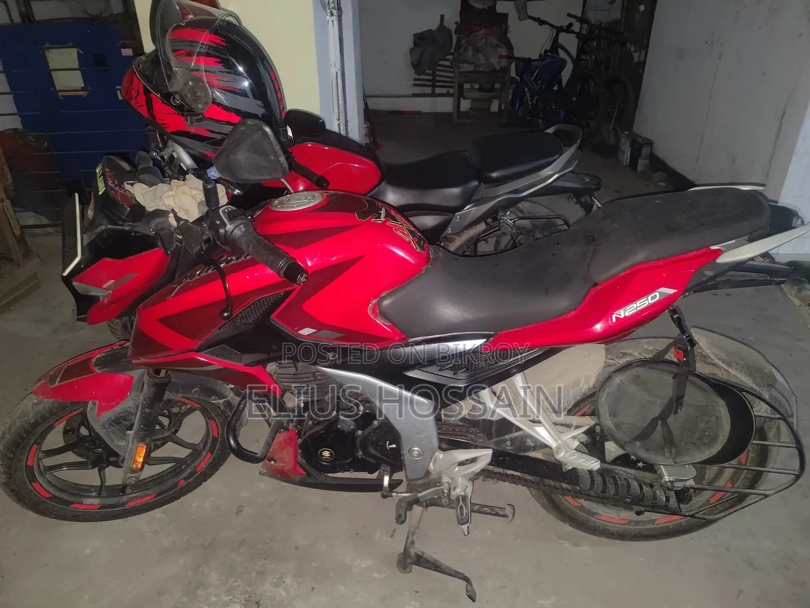 বাজাজ পালসার এন২৫০ ২০২৩ লাল