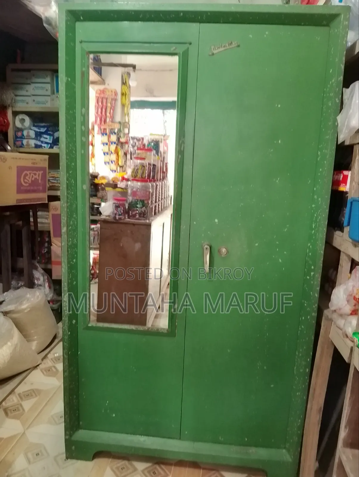 স্টিলের আলমারি, ৬ ফিট বাই ৩ ফিট ৩ ইঞ্চি