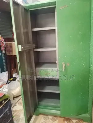 স্টিলের আলমারি, ৬ ফিট বাই ৩ ফিট ৩ ইঞ্চি