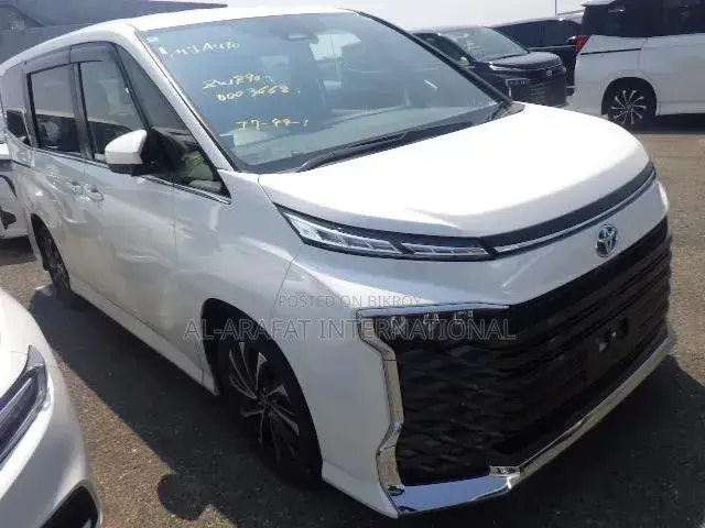 Toyota Voxy 2022 Pearl