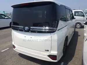 Toyota Voxy 2022 Pearl