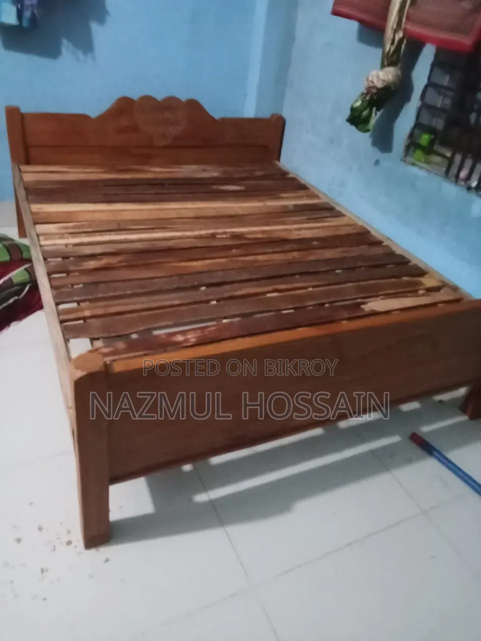 এই খাটটি বিক্রি করা হবে