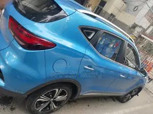 এমজি জেডএস ২০২২ নীল