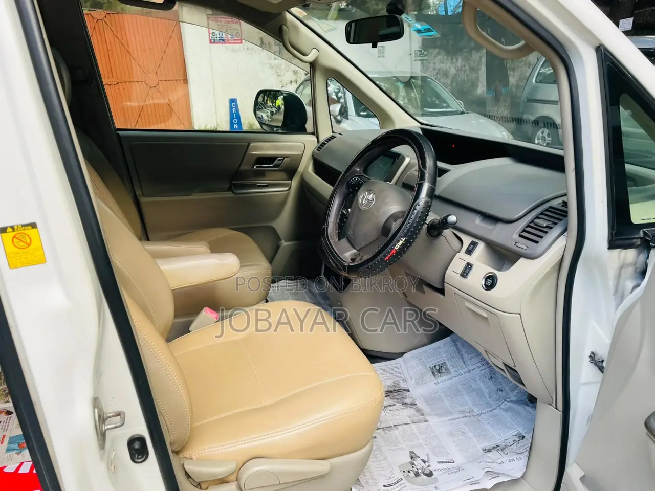 New Toyota Noah 2011 Pearl