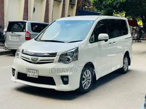 New Toyota Noah 2011 Pearl