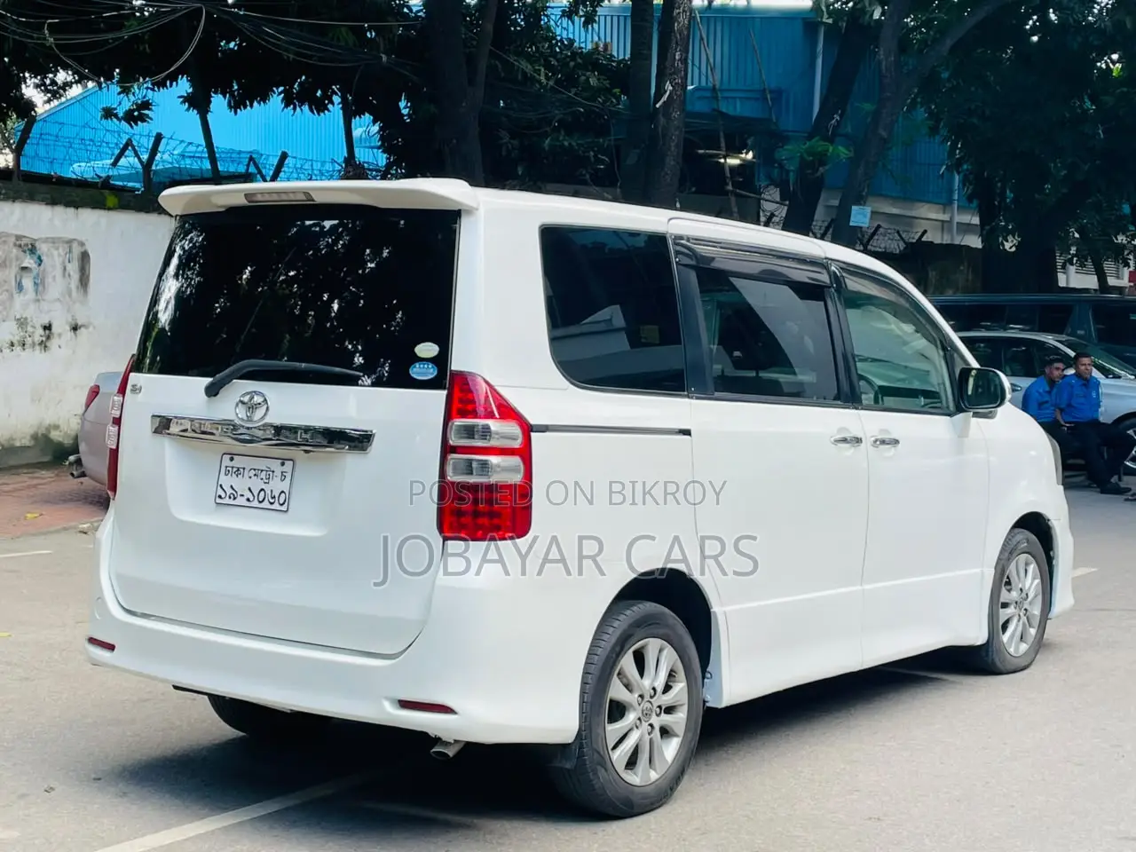 New Toyota Noah 2011 Pearl