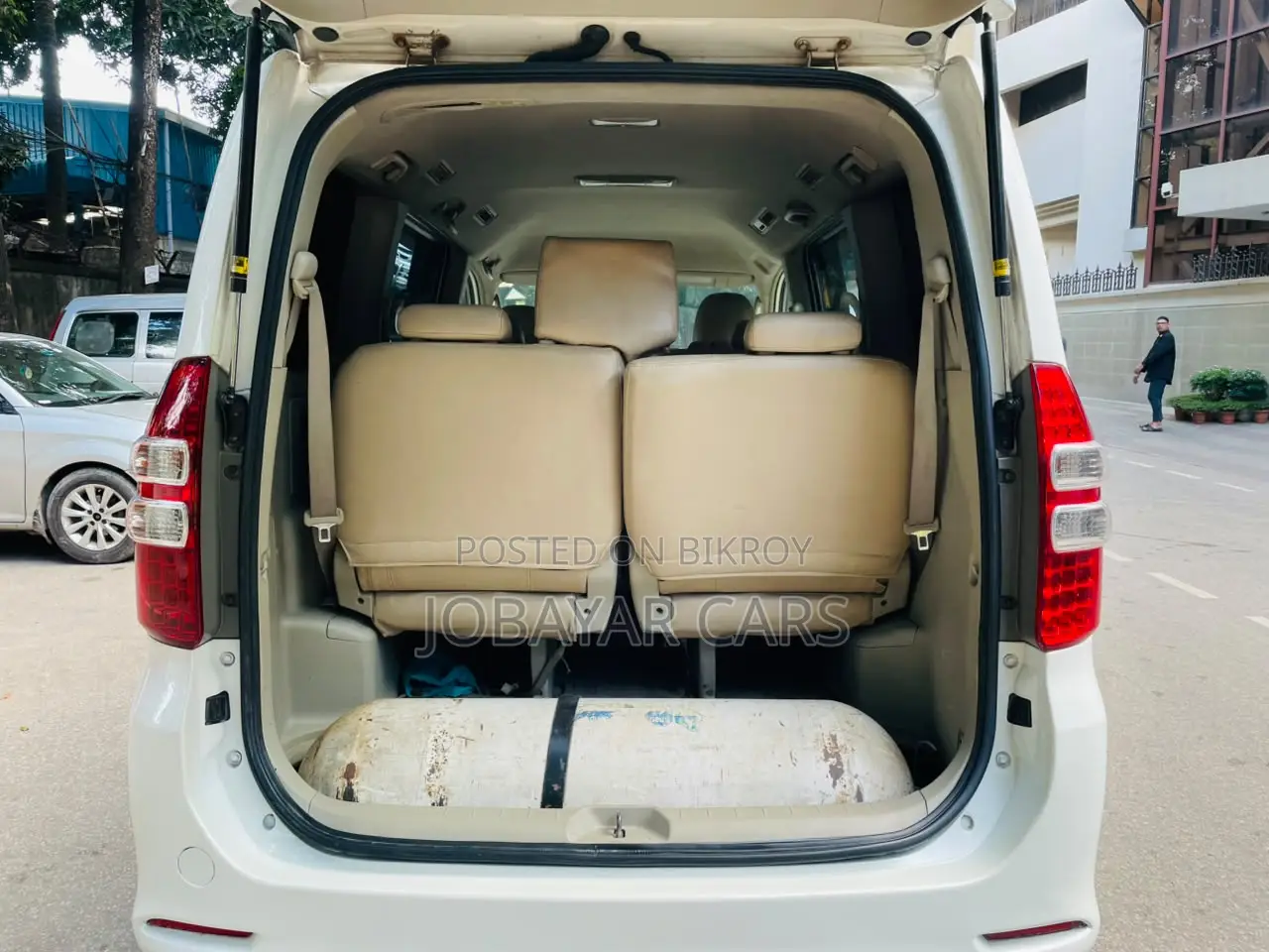 New Toyota Noah 2011 Pearl