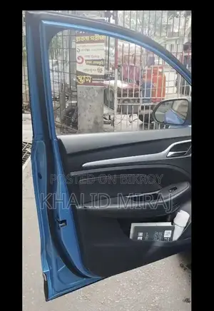 এমজি জেডএস ২০২২ নীল